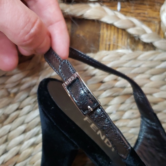VINTAGE//GORGEOUS VELVET// FENDI HEEL - Picture 7 of 8
